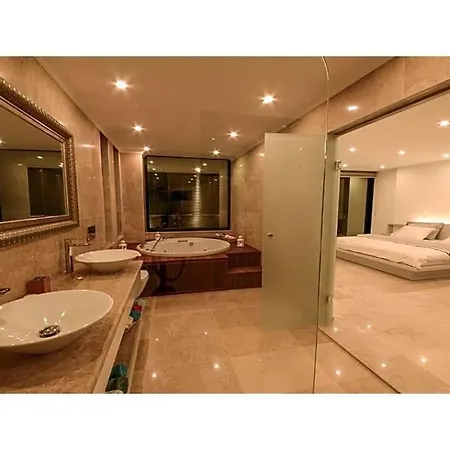 Sleeps 10 Pool Air Con Wifi Villa