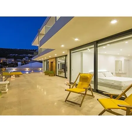 Sleeps 10 Pool Air Con Wifi Kalkan