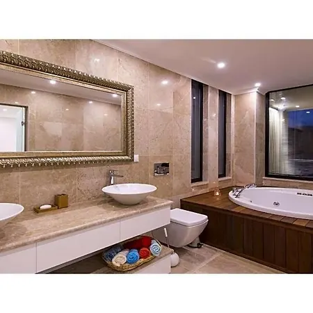 Sleeps 10 Pool Air Con Wifi Villa